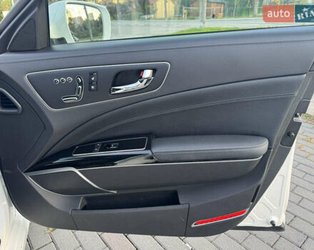 Киа K900 2015 в Львове на Automoto.ua Белый Киа K900, объемом двигателя 5.04 л и пробегом 125 тыс. км за 19999 $, фото 20 на Automoto.ua