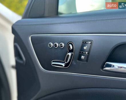 Білий Кіа K900, об'ємом двигуна 5.04 л та пробігом 130 тис. км за 19500 $, фото 16 на Automoto.ua