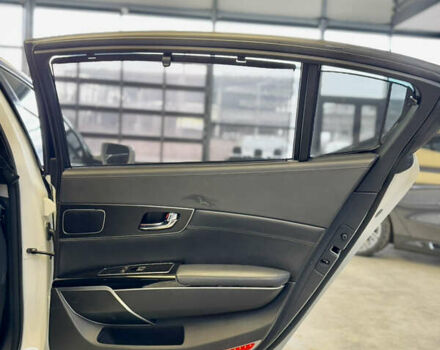 Белый Киа K900, объемом двигателя 5 л и пробегом 125 тыс. км за 23000 $, фото 60 на Automoto.ua