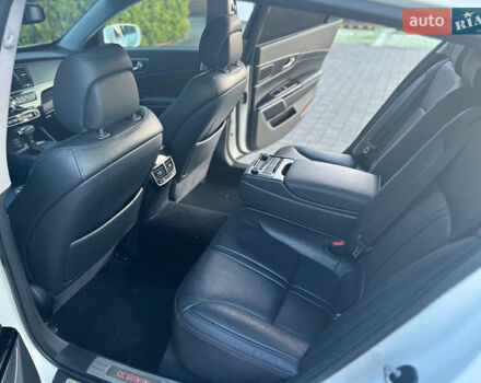 Білий Кіа K900, об'ємом двигуна 5.04 л та пробігом 128 тис. км за 19999 $, фото 25 на Automoto.ua