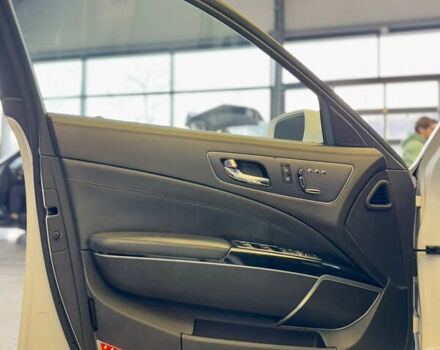 Белый Киа K900, объемом двигателя 5 л и пробегом 125 тыс. км за 23000 $, фото 43 на Automoto.ua