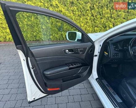 Білий Кіа K900, об'ємом двигуна 5.04 л та пробігом 130 тис. км за 19500 $, фото 23 на Automoto.ua
