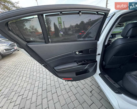 Киа K900 2015 в Львове на Automoto.ua Белый Киа K900, объемом двигателя 5.04 л и пробегом 125 тыс. км за 19999 $, фото 14 на Automoto.ua
