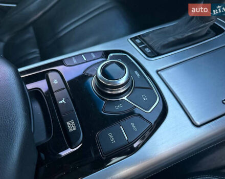 Білий Кіа K900, об'ємом двигуна 5.04 л та пробігом 128 тис. км за 19999 $, фото 19 на Automoto.ua