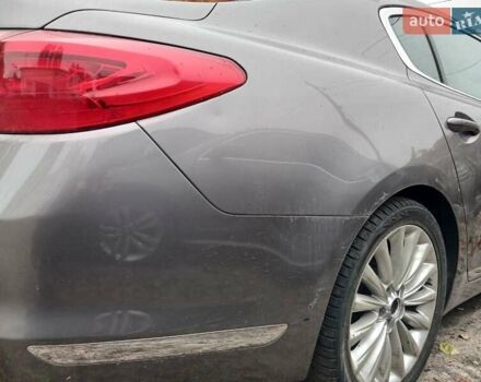 Сірий Кіа K900, об'ємом двигуна 5 л та пробігом 80 тис. км за 10000 $, фото 15 на Automoto.ua