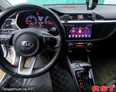 Білий Кіа Rio X, об'ємом двигуна 1.6 л та пробігом 26 тис. км за 17500 $, фото 4 на Automoto.ua