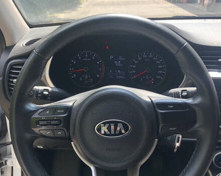 Белый Киа Rio X, объемом двигателя 1.59 л и пробегом 105 тыс. км за 16500 $, фото 9 на Automoto.ua