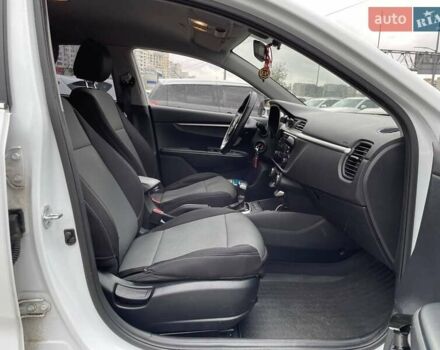 Киа Rio X 2021 в Киеве на Automoto.ua Белый Киа Rio X, объемом двигателя 1.59 л и пробегом 75 тыс. км за 16990 $, фото 11 на Automoto.ua