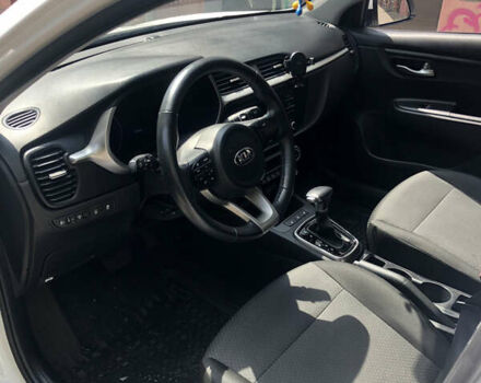 Белый Киа Rio X, объемом двигателя 1.59 л и пробегом 105 тыс. км за 16500 $, фото 5 на Automoto.ua