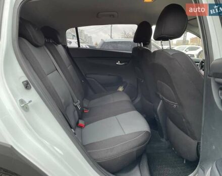 Киа Rio X 2021 в Киеве на Automoto.ua Белый Киа Rio X, объемом двигателя 1.59 л и пробегом 75 тыс. км за 16990 $, фото 10 на Automoto.ua