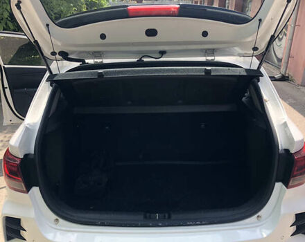 Белый Киа Rio X, объемом двигателя 1.59 л и пробегом 105 тыс. км за 16500 $, фото 8 на Automoto.ua