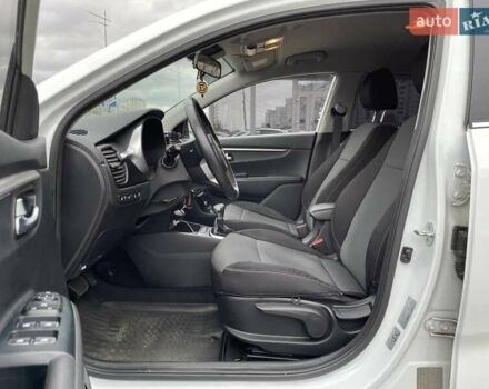Киа Rio X 2021 в Киеве на Automoto.ua Белый Киа Rio X, объемом двигателя 1.59 л и пробегом 75 тыс. км за 16990 $, фото 8 на Automoto.ua