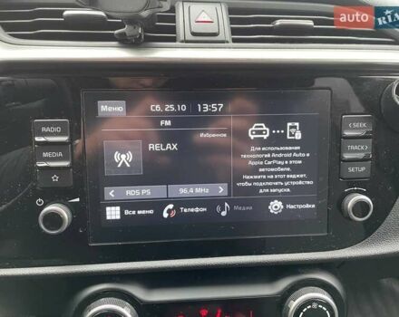 Киа Rio X 2021 в Киеве на Automoto.ua Белый Киа Rio X, объемом двигателя 1.59 л и пробегом 75 тыс. км за 16990 $, фото 20 на Automoto.ua