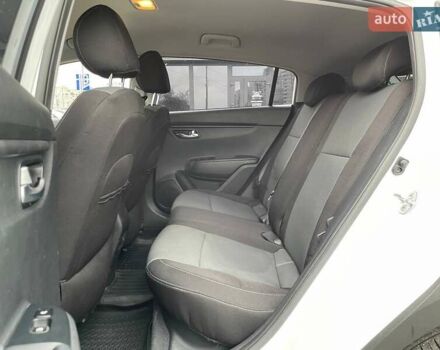 Киа Rio X 2021 в Киеве на Automoto.ua Белый Киа Rio X, объемом двигателя 1.59 л и пробегом 75 тыс. км за 16990 $, фото 9 на Automoto.ua
