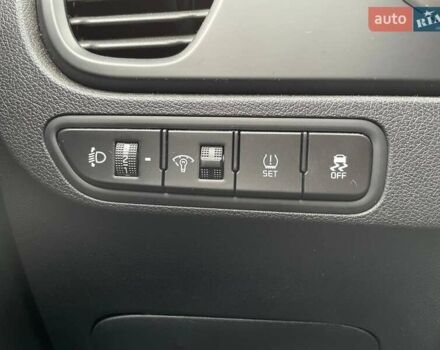 Киа Rio X 2021 в Киеве на Automoto.ua Белый Киа Rio X, объемом двигателя 1.59 л и пробегом 75 тыс. км за 16990 $, фото 16 на Automoto.ua