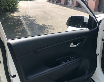 Белый Киа Rio X, объемом двигателя 1.59 л и пробегом 105 тыс. км за 16500 $, фото 6 на Automoto.ua