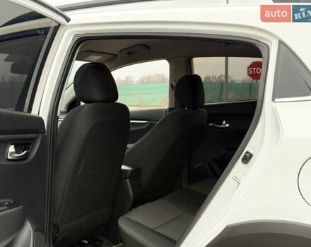 Белый Киа Rio X, объемом двигателя 1.6 л и пробегом 30 тыс. км за 15600 $, фото 21 на Automoto.ua