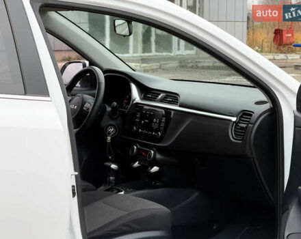 Белый Киа Rio X, объемом двигателя 1.6 л и пробегом 30 тыс. км за 15600 $, фото 12 на Automoto.ua