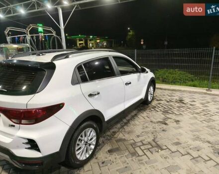 Білий Кіа Rio X, об'ємом двигуна 1.59 л та пробігом 11 тис. км за 18700 $, фото 4 на Automoto.ua