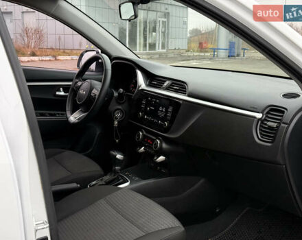 Белый Киа Rio X, объемом двигателя 1.6 л и пробегом 30 тыс. км за 15600 $, фото 13 на Automoto.ua