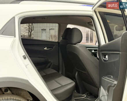 Белый Киа Rio X, объемом двигателя 1.6 л и пробегом 30 тыс. км за 15600 $, фото 16 на Automoto.ua