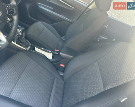 Черный Киа Rio X, объемом двигателя 1.59 л и пробегом 70 тыс. км за 8900 $, фото 6 на Automoto.ua