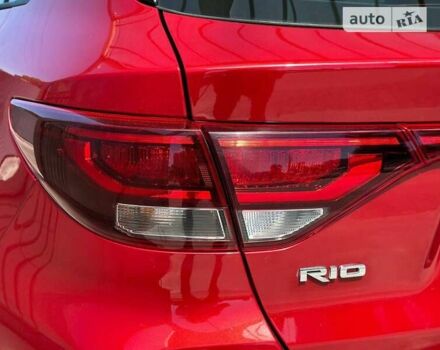 Червоний Кіа Rio X, об'ємом двигуна 1.59 л та пробігом 58 тис. км за 16333 $, фото 7 на Automoto.ua