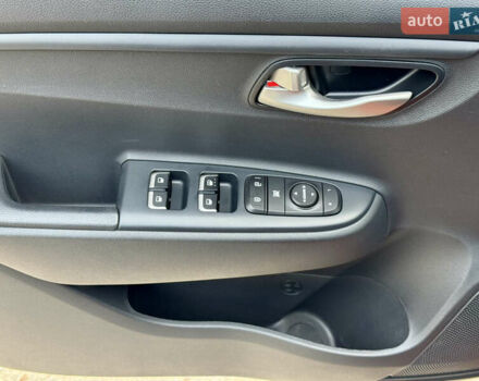 Киа Rio X 2021 в Киеве на Automoto.ua Оранжевый Киа Rio X, объемом двигателя 1.59 л и пробегом 55 тыс. км за 17800 $, фото 12 на Automoto.ua