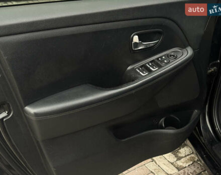 Черный Киа Rondo, объемом двигателя 2 л и пробегом 227 тыс. км за 10900 $, фото 11 на Automoto.ua