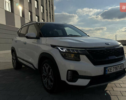 Белый Киа Seltos, объемом двигателя 1.6 л и пробегом 180 тыс. км за 22000 $, фото 2 на Automoto.ua
