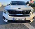 Белый Киа Seltos, объемом двигателя 1.6 л и пробегом 154 тыс. км за 19700 $, фото 1 на Automoto.ua