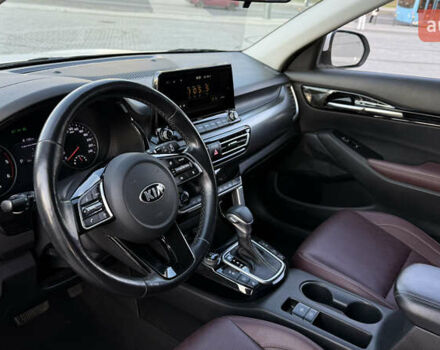 Белый Киа Seltos, объемом двигателя 1.6 л и пробегом 180 тыс. км за 22000 $, фото 6 на Automoto.ua