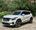 Белый Киа Seltos, объемом двигателя 1.6 л и пробегом 155 тыс. км за 18200 $, фото 1 на Automoto.ua
