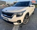 Белый Киа Seltos, объемом двигателя 1.6 л и пробегом 154 тыс. км за 19700 $, фото 1 на Automoto.ua