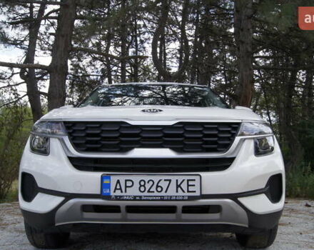 Киа Seltos 2020 в Соленом на Automoto.ua Белый Киа Seltos, объемом двигателя 1.98 л и пробегом 30 тыс. км за 18500 $, фото 4 на Automoto.ua