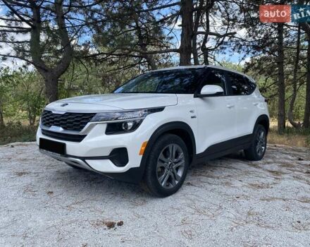 Киа Seltos 2020 в Соленом на Automoto.ua Белый Киа Seltos, объемом двигателя 1.98 л и пробегом 30 тыс. км за 18500 $, фото 12 на Automoto.ua