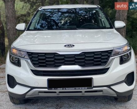 Белый Киа Seltos, объемом двигателя 1.98 л и пробегом 30 тыс. км за 18500 $, фото 10 на Automoto.ua
