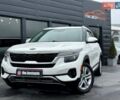 Белый Киа Seltos, объемом двигателя 2 л и пробегом 139 тыс. км за 17698 $, фото 1 на Automoto.ua