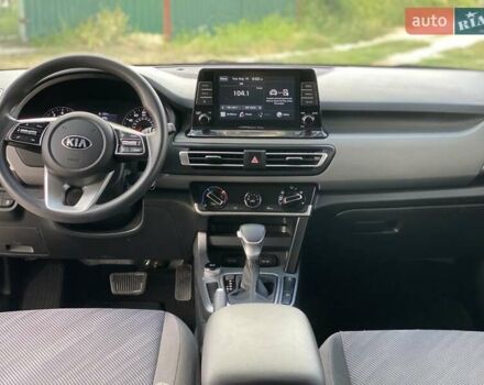 Киа Seltos 2020 в Соленом на Automoto.ua Белый Киа Seltos, объемом двигателя 1.98 л и пробегом 30 тыс. км за 18500 $, фото 34 на Automoto.ua