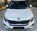 Белый Киа Seltos, объемом двигателя 1.98 л и пробегом 30 тыс. км за 18500 $, фото 7 на Automoto.ua