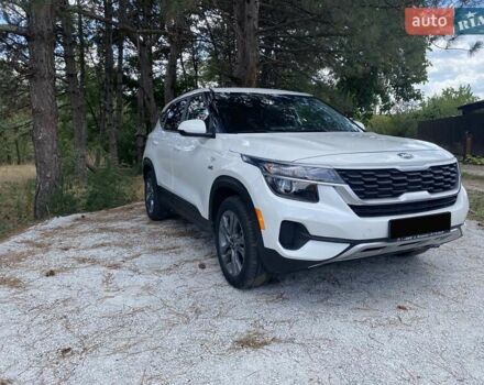 Киа Seltos 2020 в Соленом на Automoto.ua Белый Киа Seltos, объемом двигателя 1.98 л и пробегом 30 тыс. км за 18500 $, фото 18 на Automoto.ua