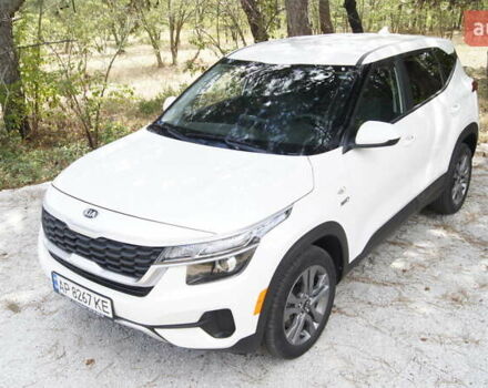 Белый Киа Seltos, объемом двигателя 1.98 л и пробегом 30 тыс. км за 17777 $, фото 4 на Automoto.ua