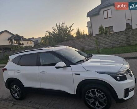 Белый Киа Seltos, объемом двигателя 2 л и пробегом 67 тыс. км за 23900 $, фото 5 на Automoto.ua