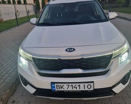 Белый Киа Seltos, объемом двигателя 2 л и пробегом 67 тыс. км за 23900 $, фото 9 на Automoto.ua