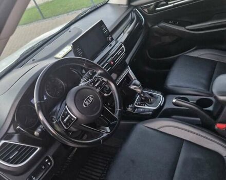 Белый Киа Seltos, объемом двигателя 2 л и пробегом 67 тыс. км за 23900 $, фото 26 на Automoto.ua