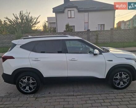 Белый Киа Seltos, объемом двигателя 2 л и пробегом 67 тыс. км за 23900 $, фото 2 на Automoto.ua