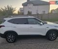 Белый Киа Seltos, объемом двигателя 2 л и пробегом 67 тыс. км за 23900 $, фото 2 на Automoto.ua