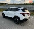 Белый Киа Seltos, объемом двигателя 2 л и пробегом 1 тыс. км за 25000 $, фото 3 на Automoto.ua