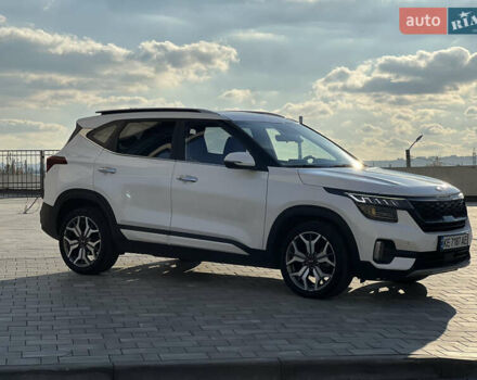 Белый Киа Seltos, объемом двигателя 1.6 л и пробегом 180 тыс. км за 22000 $, фото 1 на Automoto.ua