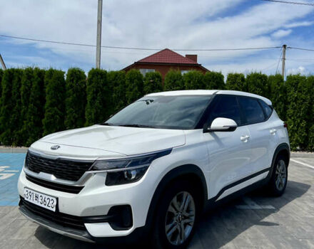 Белый Киа Seltos, объемом двигателя 1.6 л и пробегом 153 тыс. км за 18900 $, фото 1 на Automoto.ua